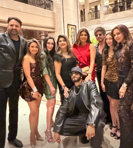 Amid <i>Dhurandhar 2</i> Success, Ranveer Singh Poses With Shah Rukh Khan At Mumbai Party