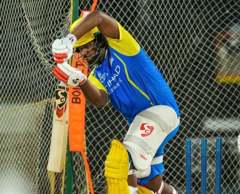 VIDEO: मुरलीधरन की गेंद पर छक्का लगाना चाहते थे सैमसन, धोनी की गलती से बॉल बॉल बचे