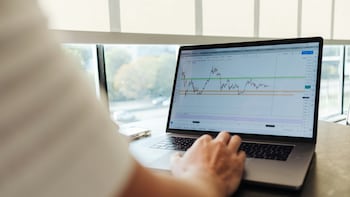 Stocks Splits This Week: Manbro Industries, V2 Retail, Avax Apparels — Check Record Dates