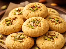 Holi Recipe 2026: मेहमानों को करें इम्प्रेस, इस होली पर बनाएं देसी नानखटाई