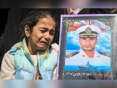 इस मासूम को कौन देगा ईदी? अमेरिकी हमले में मारे गए ईरानी नाविक के जनाजे की तस्वीर दिल चीर रही, PHOTOS