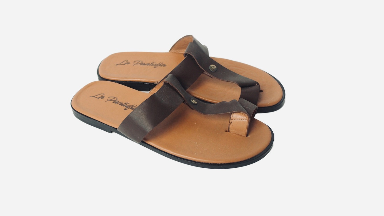 Flat Sandals Vs Cushioned Slides: A Simple Swap That Boosts Foot Comfort