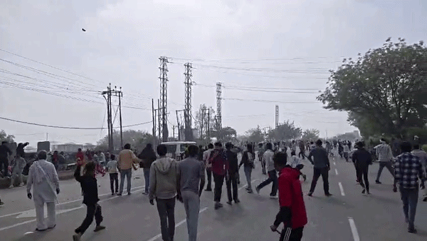 मथुरा में गोरक्षक की क्रूर हत्या, गोतस्करों ने 'फरसा वाले बाबा' को ट्रक से कुचला, समर्थकों ने जाम किया हाइवे