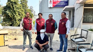 दिल्लीः पुलिस वालों का वीडियो बनाकर उनसे ही गलत काम करवाता था ये रैकेट, सड़क पर खुलेआम होती थी 'लूट'