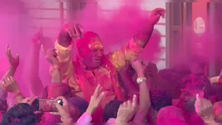 होली में रंग में रंगे गृह राज्य मंत्री जवाहर सिंह बेढ़म, ढोल की थाप पर जमकर थिरके&nbsp;