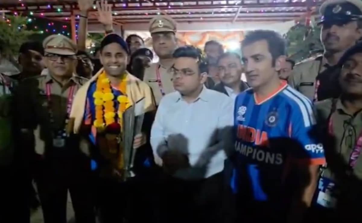 खिताबी जीत के बाद T20 World Cup ट्रॉफी के साथ हनुमान मंदिर पहुंचे गौतम गंभीर, सूर्यकुमार यादव और जय शाह