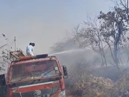 डूंगरपुर: जंगल में भीषण आग से मचा हड़कंप, RO प्लांट जलकर राख; 5 घंटे की मशक्कत से दमकल ने बचाए घर