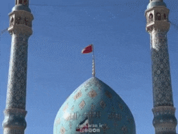 &lsquo;बदले&rsquo; का ऐलान? ईरान में खामेनेई की मौत के बाद जामकरान मस्जिद पर लाल झंडा क्यों फहराया गया