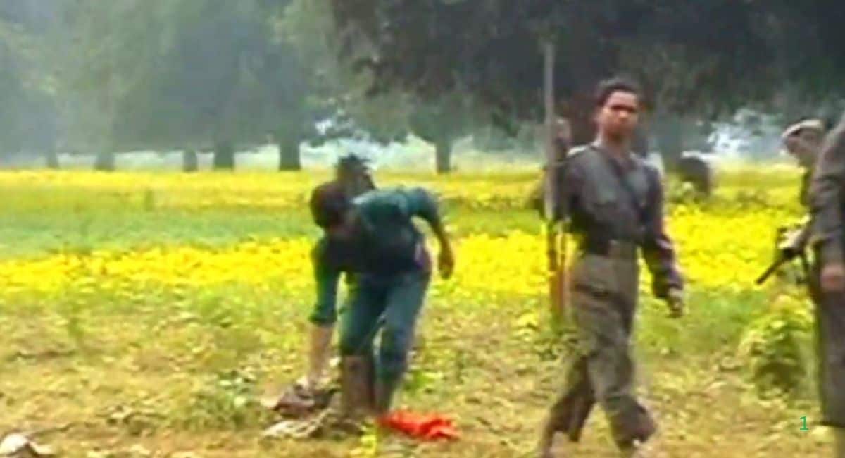 हथियारों के साथ नक्सली (फाइल फोटो)