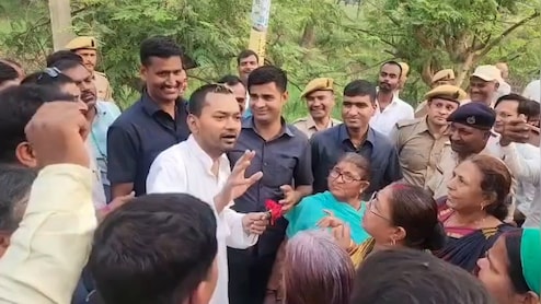 अब शादी कीजिए...गांव के लोगों के बीच पहुंचने पर निशांत से महिलाओं की अपील