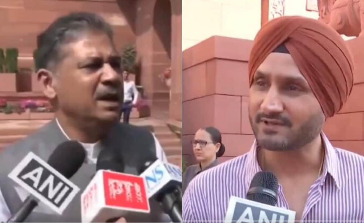 T20 World Cup 2026: कीर्ति आजाद ने उठाया था विश्व कप ट्रॉफी को मंदिर ले जाने पर सवाल, हरभजन सिंह ने दिया यह जवाब