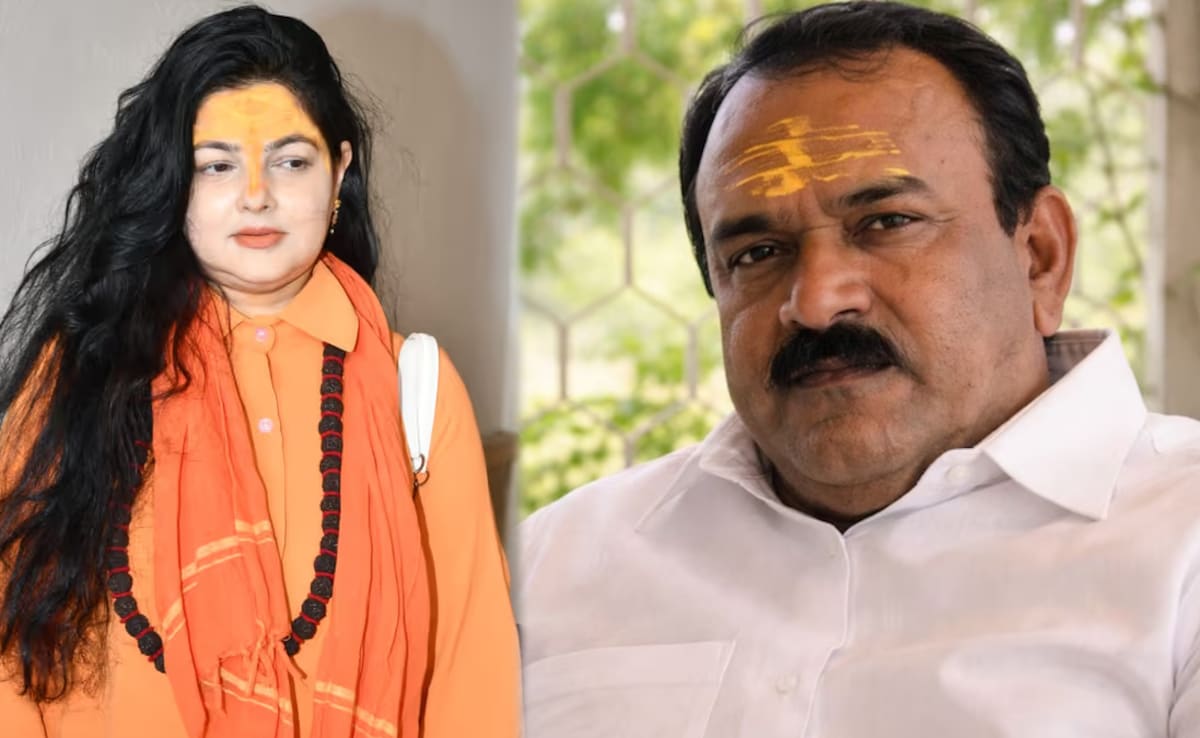 ढोंगी बाबा की शिकार महिलाओं को ही दोष देने लगी ममता कुलकर्णी, कहा - जब वो छू रहा था तो बुद्धि कहां चली गई थी