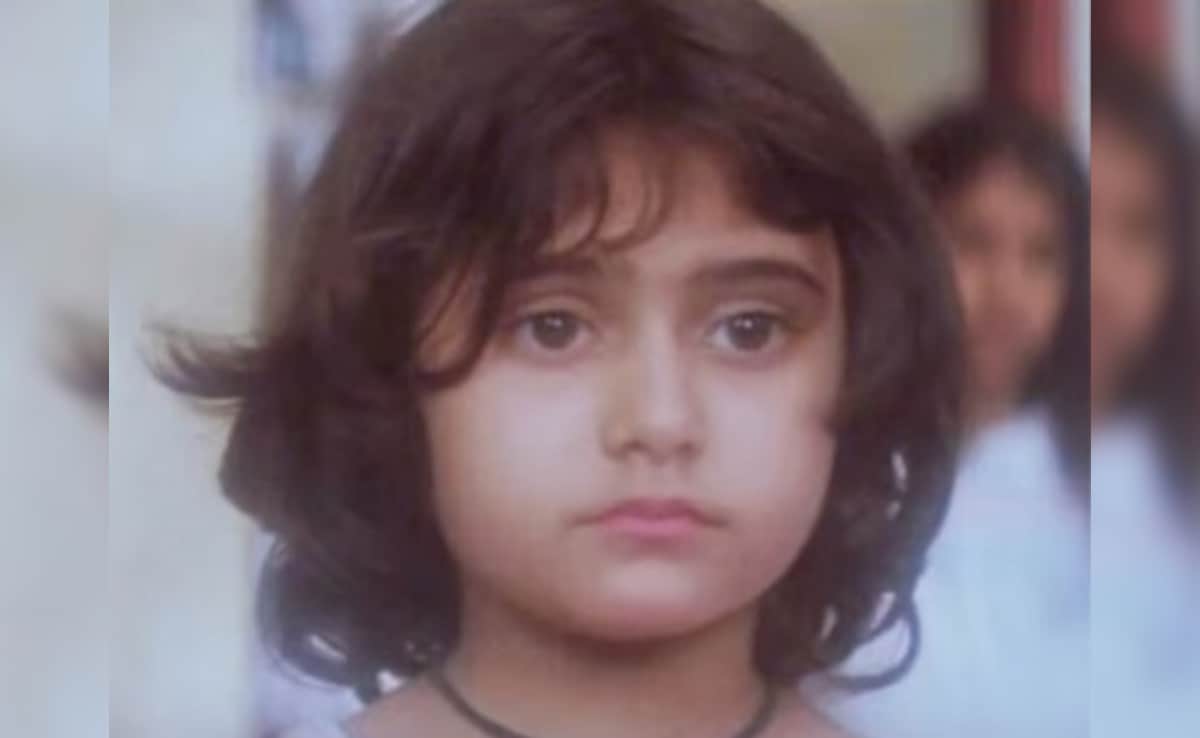 38 साल बाद श्रीदेवी को टक्कर देने लगी मिस्टर इंडिया की नन्ही बच्ची, डिंपल पर फिदा हुए फैंस, बोले- प्रीति जिंटा