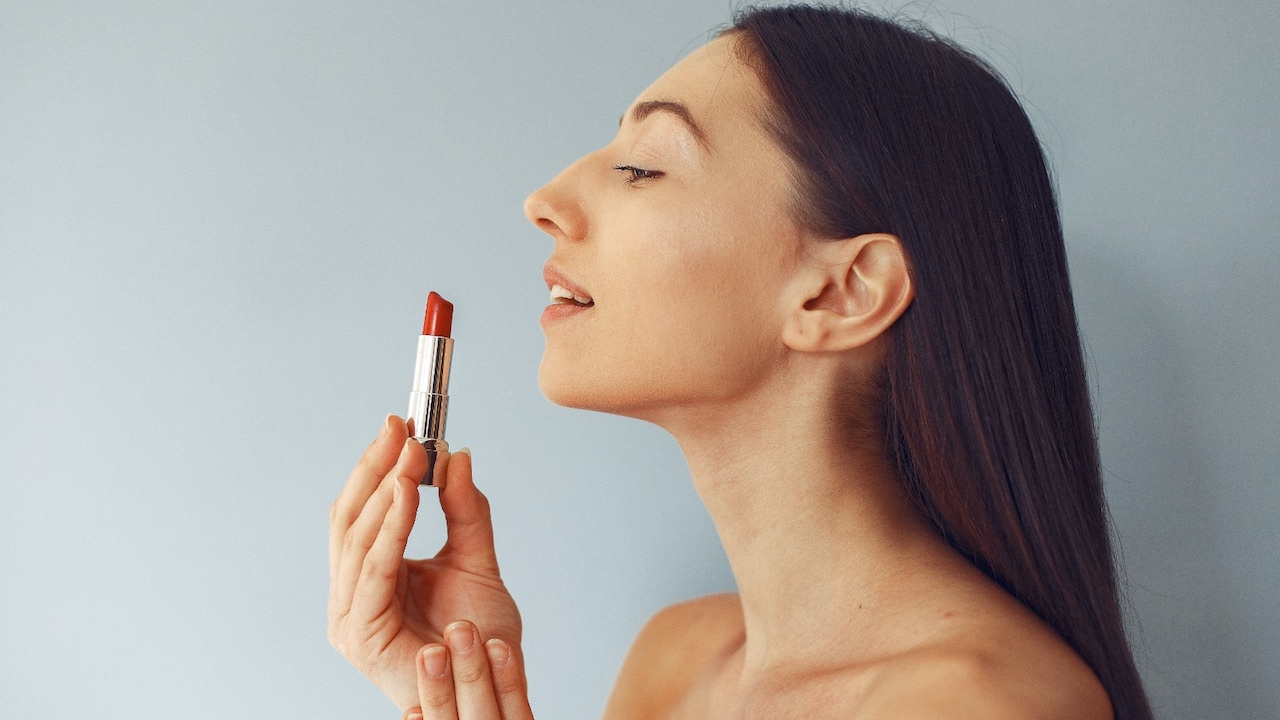 How Lip Tints Create Long-Lasting Natural Makeup Looks