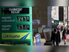 सरकारी दफ्तरों में छुट्टियां, पेट्रोल-डीजल का कोटा फिक्स; ईरान युद्ध ने दुनियाभर में कैसे मचाई अफरा-तफरी?