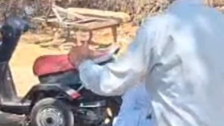 जज्बे को सलाम! सागर के दिव्यांग शिक्षक ने पेश की मिसाल, &lsquo;सचल रथ&rsquo; से गांव-गांव जगा रहे शिक्षा की अलख