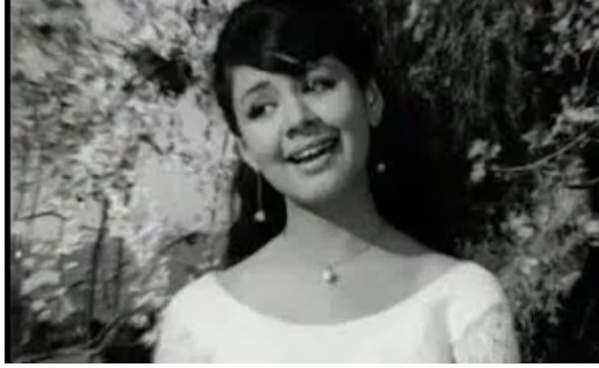 200 फिल्मों में काम करने वाली एक्ट्रेस, राजेश-धर्मेंद्र की बनी हीरोइन, सलमान, शाहरुख और काजोल की बनी मां, हर किरदार में जीता फैंस का दिल 