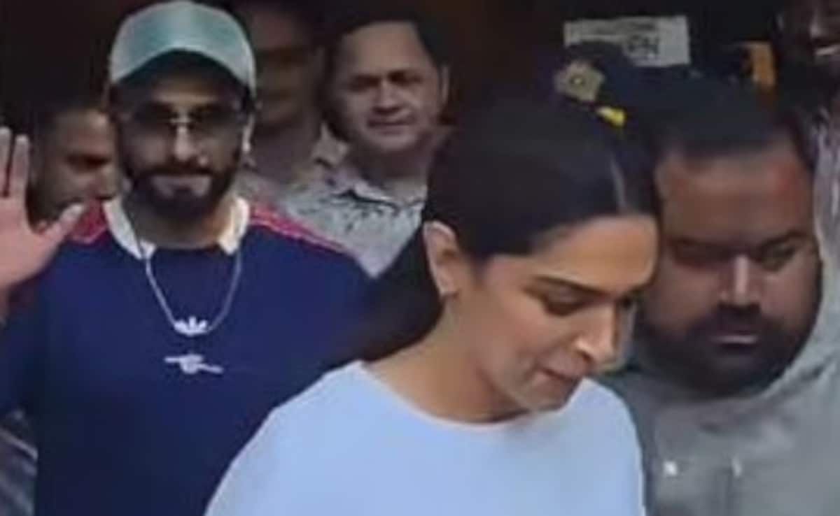 धुरंधर 2 की धमाकेदार सक्सेस के बीच दीपिका पादुकोण के साथ बाहर निकले रणवीर सिंह, बेकाबू भीड़ चिल्लाने लगी 'बब्बर शेर'