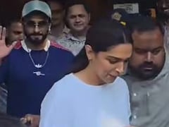 धुरंधर 2 की धमाकेदार सक्सेस के बीच दीपिका पादुकोण के साथ बाहर निकले रणवीर सिंह, बेकाबू भीड़ चिल्लाने लगी 'बब्बर शेर'