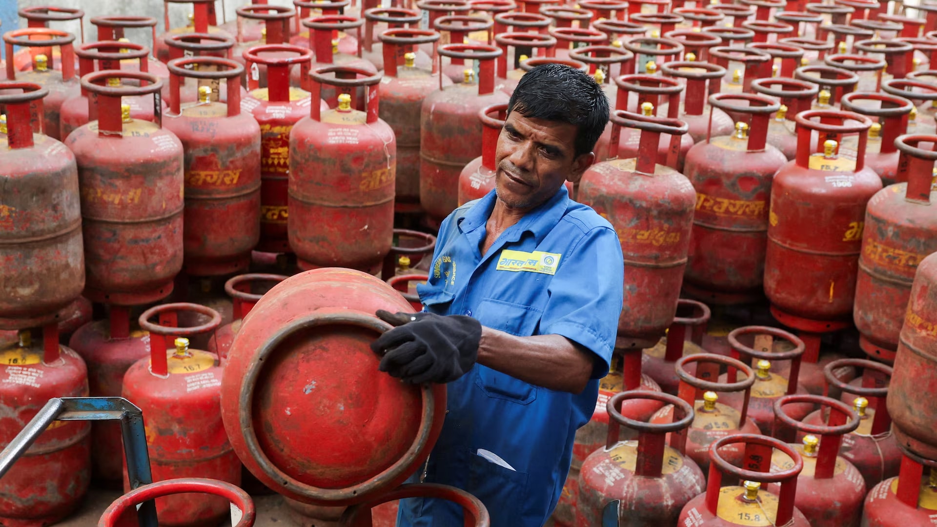 Govt Hikes Commercial LPG Allocation To 50 Pc As Domestic Output Improves