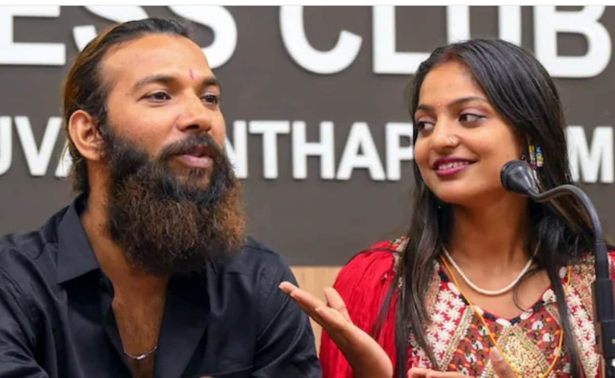 फरमान से शादी के बाद मोनालिसा का बड़ा खुलासा,  डायरेक्टर सनोज मिश्रा ने मुझे 10 बार गलत तरीके से छुआ, परिवार ने नहीं दिया साथ