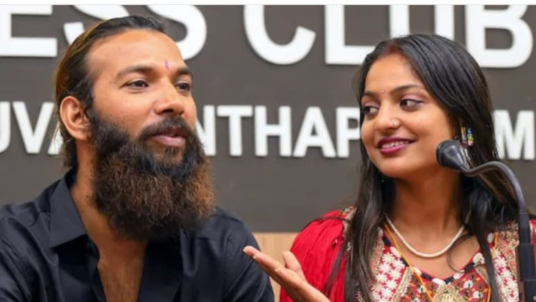 फरमान से शादी के बाद मोनालिसा का बड़ा खुलासा,  डायरेक्टर सनोज मिश्रा ने मुझे 10 बार गलत तरीके से छुआ, परिवार ने नहीं दिया साथ