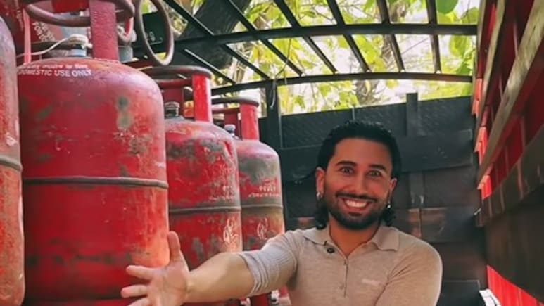LPG Cylinder: एक सेल्फी की कीमत तुम क्या जानो रमेश बाबू, कभी पैसे लेने वाले ऑरी आज सेल्फी के बदले ले रहे सिलेंडर!