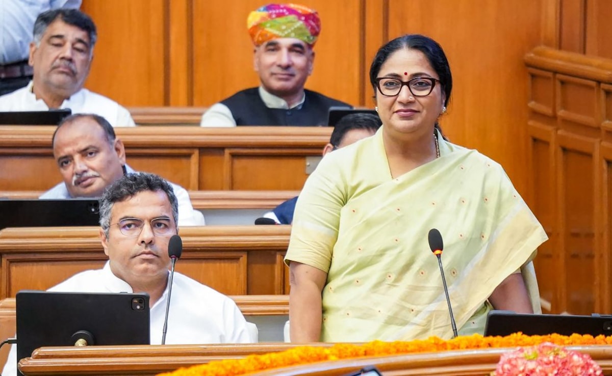 Delhi Budget: दिल्ली की बेटियों के लिए साइकिल, फ्री बस, मेधावी छात्रों को लैपटॉप... CM रेखा गुप्ता ने बजट में दिए तोहफे