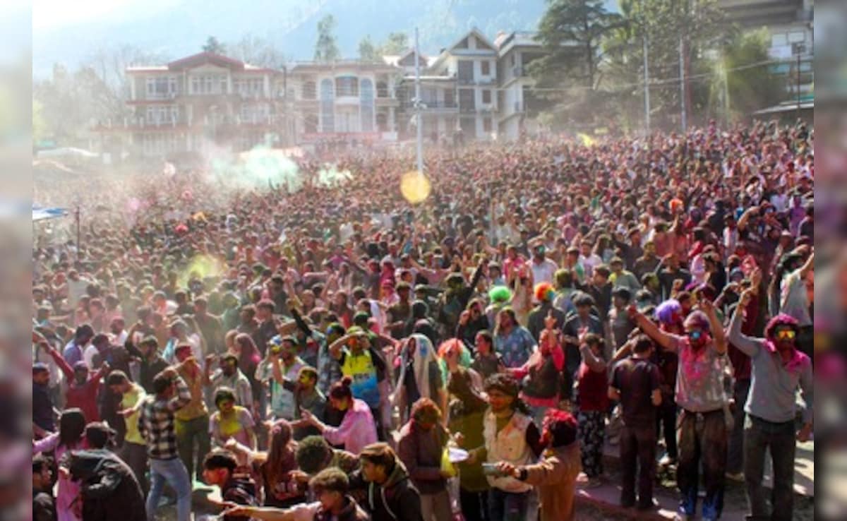 Warm Holi In Delhi As Mercury Rises To 33 Degrees Celsius