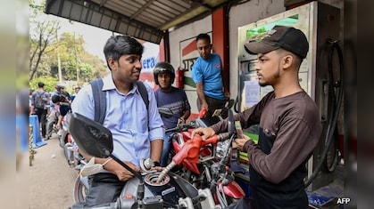 ईरान जंग के बीच तेल संकट से जूझ रहे बांग्लादेश के लिए भारत बना ‘संकटमोचक', डीजल की बड़ी खेप भेजी