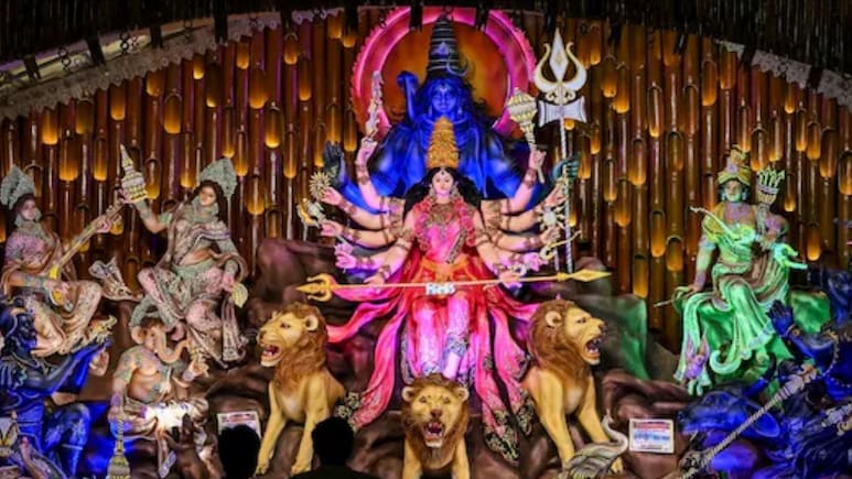 Mata Rani Ke Bhajan: अंबे तू है जगदंबे काली', नवरात्रि पर हर दिन करें मां दुर्गा की आरती और सुने ये 3 माता रानी के भजन
