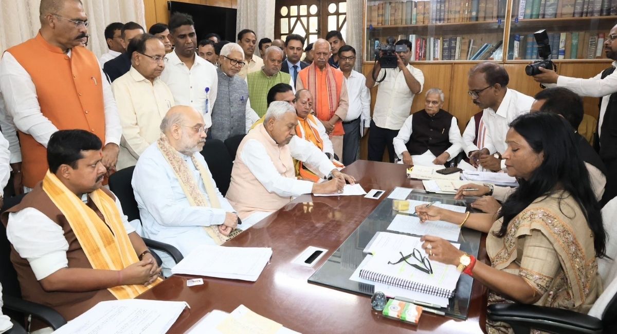 नीतीश के साथ गृह मंत्री अमित शाह और बीजेपी चीफ नितिन नवीन भी मौजूद थे