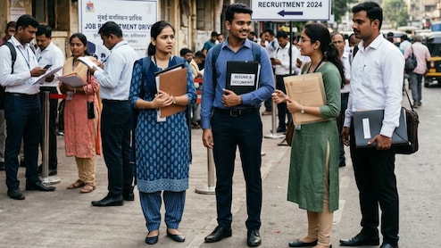 मेरिट लिस्ट में नाम, फिर भी बाहर होने का खतरा... MP के टीचर्स पर क्यों लटकी है तलवार?