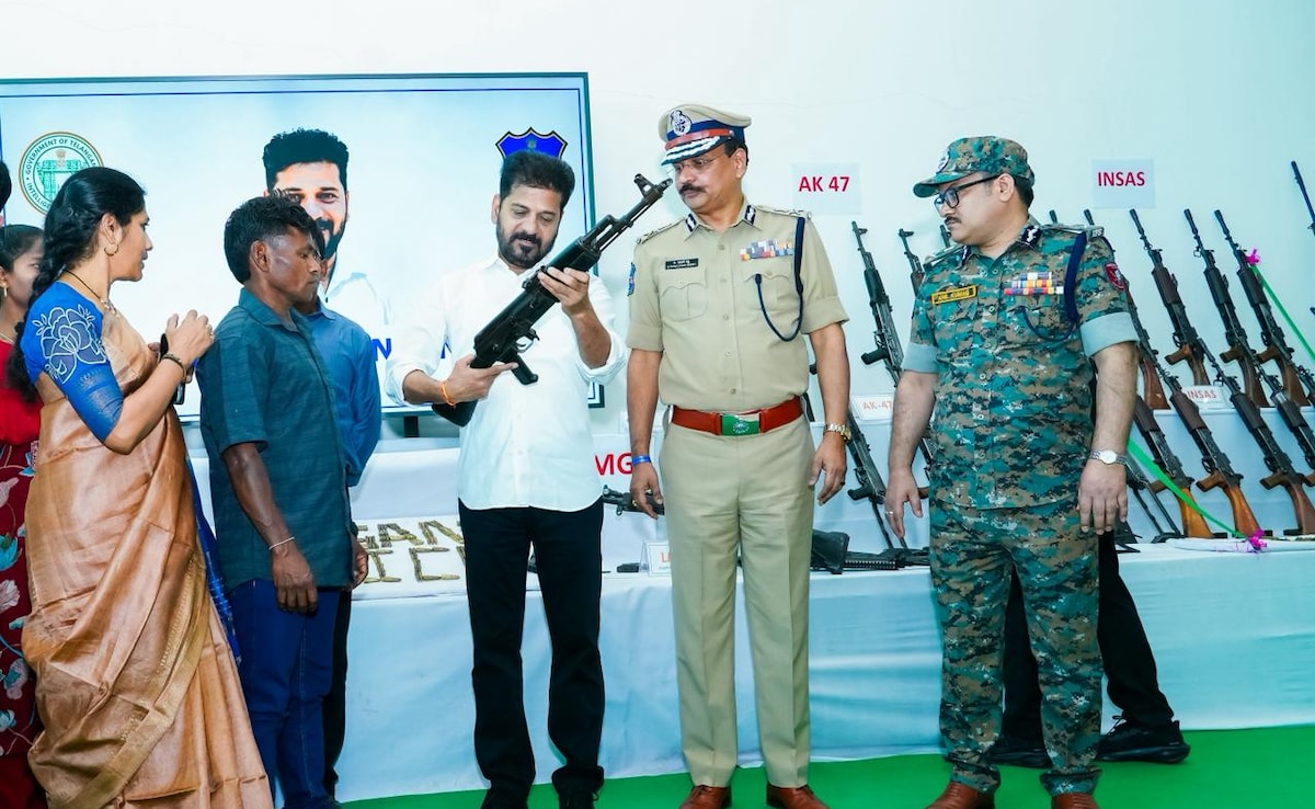 छत्तीसगढ़ के 125 नक्सलियों ने डाले हथियार, हैदराबाद में 130 का सामूहिक आत्मसमर्पण