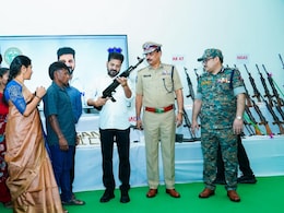 छत्तीसगढ़ के 125 नक्सलियों ने डाले हथियार, हैदराबाद में 130 का सामूहिक आत्मसमर्पण