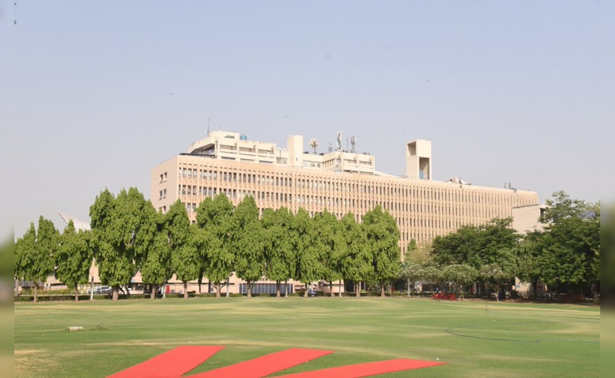 QS World University Rankings 2026: IIT दिल्ली और JNU का जलवा, दुनिया के टॉप-50 संस्थानों में शामिल; देखें लिस्ट