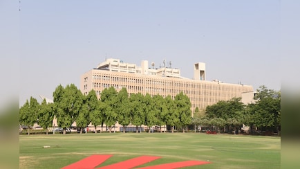 QS World University Rankings 2026: भारत के चार IIT और जेएनयू दुनिया के टॉप-50 संस्थानों में शामिल, देखें लिस्ट