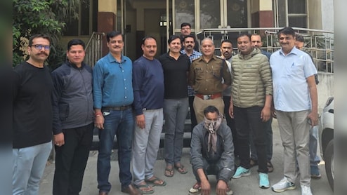 लिव इन पार्टनर और उसकी 9 साल की बेटी का कातिल दिल्ली रेलवे स्टेशन से गिरफ्तार, मुंबई भागने की तैयारी में था