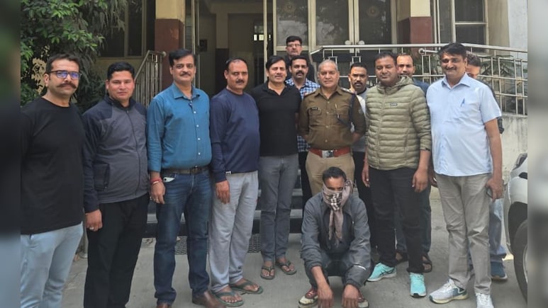 लिव इन पार्टनर और उसकी 9 साल की बेटी का कातिल दिल्ली रेलवे स्टेशन से गिरफ्तार, मुंबई भागने की तैयारी में था