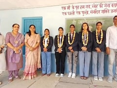 Rajasthan: टॉप आने पर छात्राओं को कराई गई हेलीकॉप्टर राइड, सरकारी स्कूल प्रिंसिपल की गजब की पहल