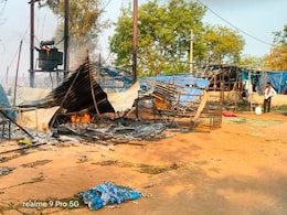 Girodpuri Fire: गिरौदपुरी मंदिर के पास ट्रांसफार्मर से भड़की आग, 10 दुकानें जलकर खाक, मौके पर पहुंची फायर ब्रिगेड की गाड़ियां