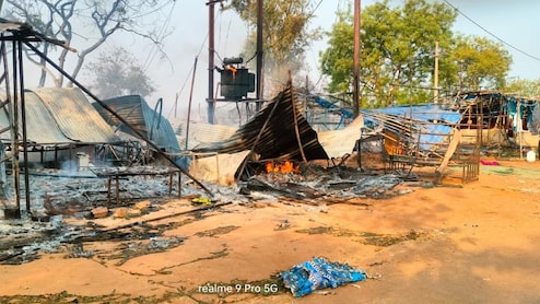 Girodpuri Fire: गिरौदपुरी मंदिर के पास ट्रांसफार्मर से भड़की आग, 10 दुकानें जलकर खाक, मौके पर पहुंची फायर ब्रिगेड की गाड़ियां