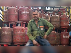 दिल्ली में कमर्शियल LPG सप्लाई 50% तक बढ़ी: 4500 सिलेंडर रोजाना, कमी की अफवाहों पर सरकार सख्त
