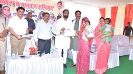 'पापा' नहीं आए तो बेटे को बना दिया 'मंत्री', सरकारी कार्यक्रम में मिनिस्टर शुक्ला की गैरमौजूदगी में ऐसा क्या हुआ की हो रही फजीहत &nbsp;