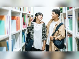 छुट्टियों में जमकर प्यार करो... चीन की यूनिवर्सिटी ने छात्रों को दी गजब की सलाह