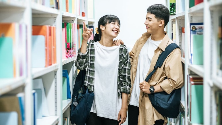 छुट्टियों में जमकर प्यार करो... चीन की यूनिवर्सिटी ने छात्रों को दी गजब की सलाह