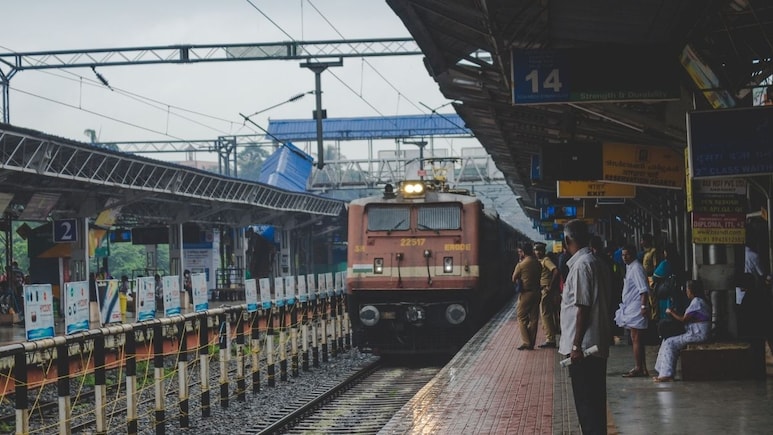 Indian Railway Free Ticket Scheme: रेलवे की इस स्कीम में मिलेगी फ्री टिकट, चाय-नाश्ता और खाना, जानिए कैसे