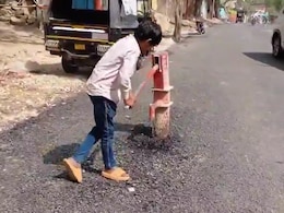 सड़क के बीच में हैंडपंप, मिर्जापुर में अजब घटना की गजब कहानी