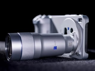 दूरबीन जैसे खुलने वाले लेंस के साथ पेश हुआ Vivo X300 Ultra फोन, 4K 120fps पर करेगा रिकॉर्डिंग!