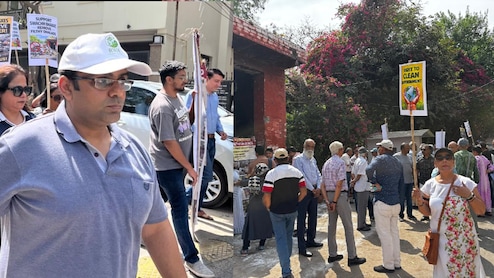 10 करोड़ के फ्लैट, लेकिन पता कूड़े वाला ब्लॉक, सीआर पार्क की बदहाली, रोजाना लोग झेल रहे परेशानी